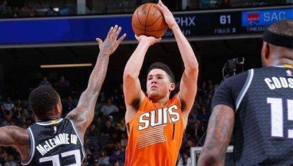  布克空砍三十分太阳憾负湖人遭遇赛季首次连败